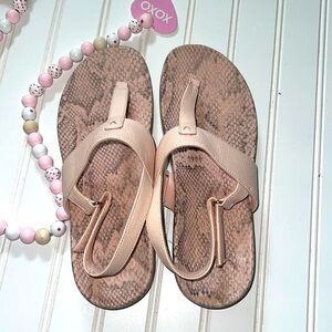 NEW Vionic Size 9 Women's Sandals - Pink